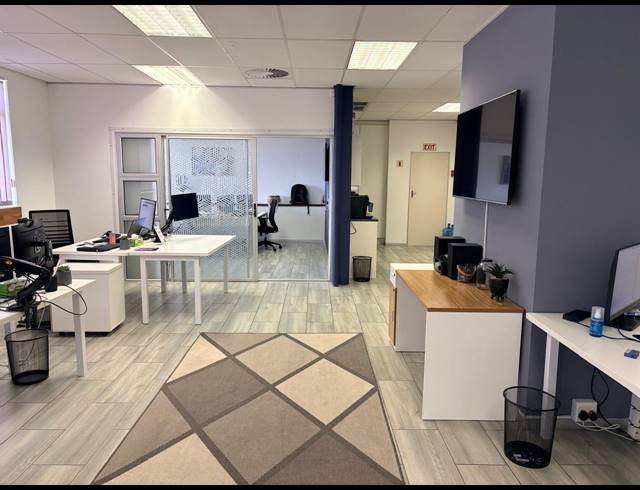 180M² OFFICE TO LET IN FOURWAYS